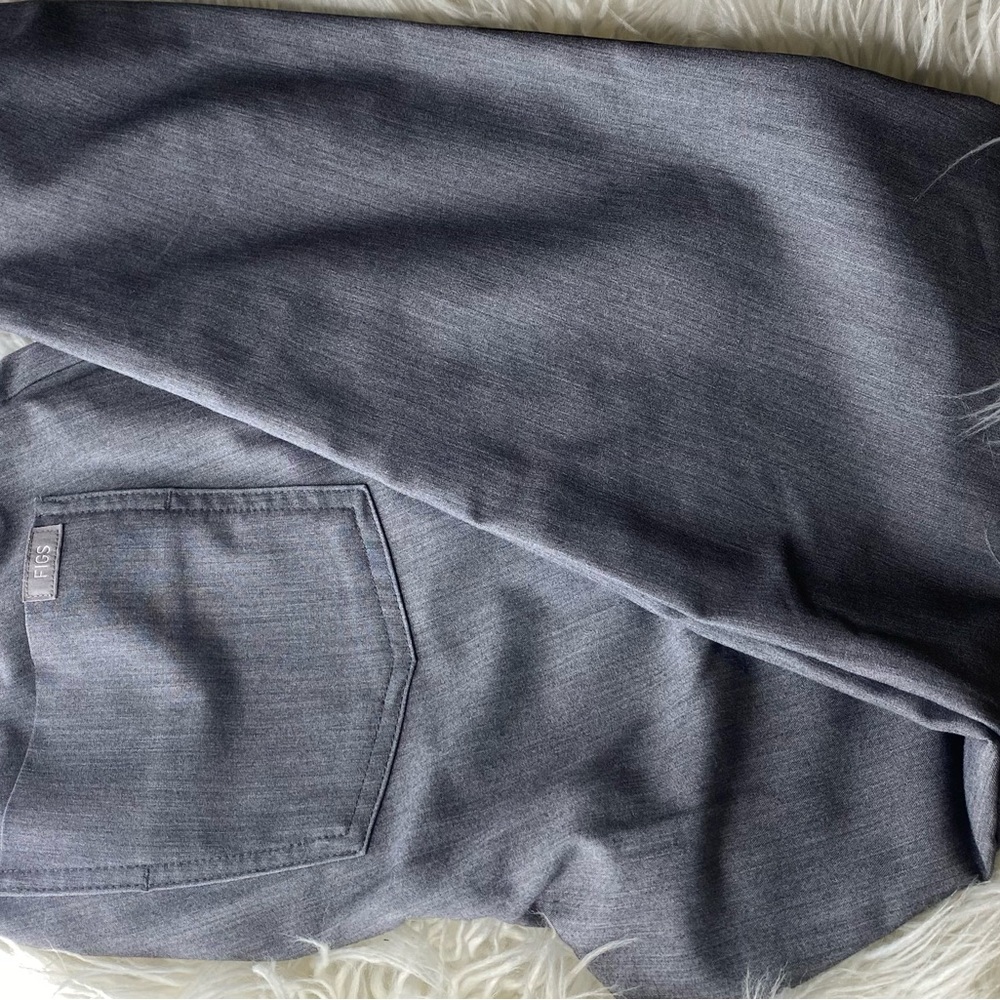 Women’s FIGS Gray